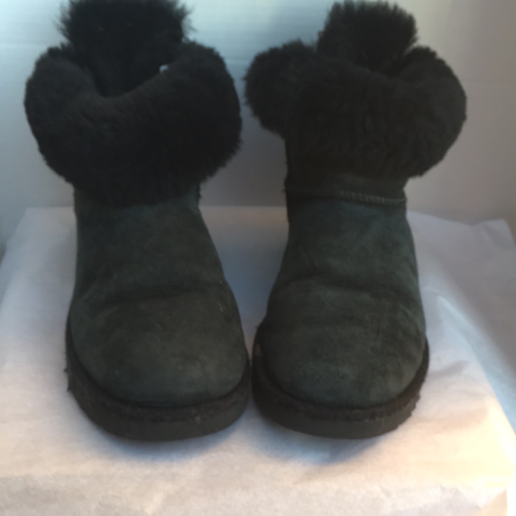 Ugg Low-Rise Boots W/ Bow In Back